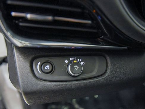 Used 2025 Buick Envista Avenir image 18