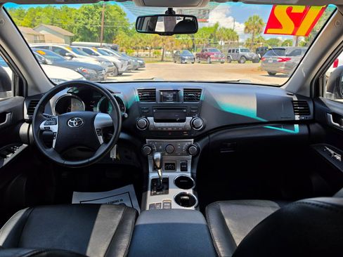 Used 2012 Toyota Highlander SE w/ Tow Pkg FWD image 10