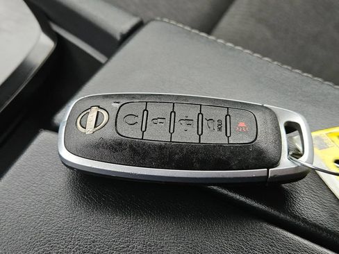 Used 2025 Nissan Rogue SV FWD image 32