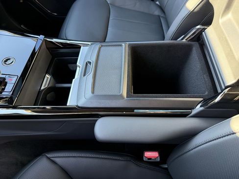 New 2025 Land Rover Range Rover Sport SE image 23