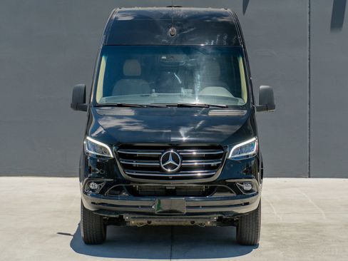 Used 2022 Mercedes-Benz Sprinter 2500 image 4