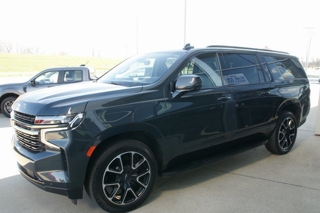 Used 2022 Chevrolet Suburban RST w/ Sport Performance Package AWD/4WD image 5