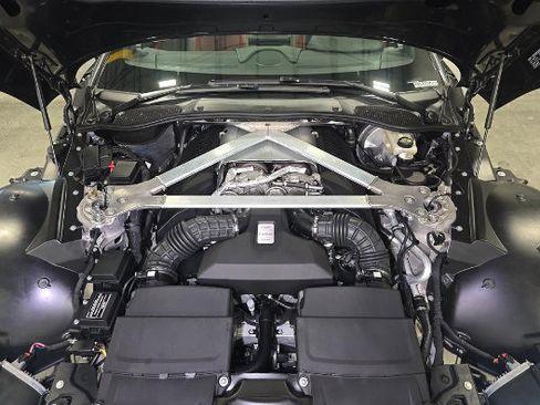 Used 2021 Aston Martin V8 Vantage Roadster RWD image 9