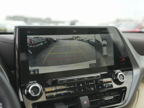 Used 2022 Toyota Highlander Platinum image 27