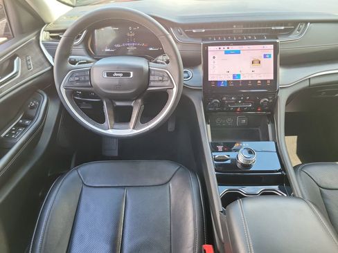 Used 2023 Jeep Grand Cherokee Limited w/ Luxury Tech Group II AWD/4WD image 4