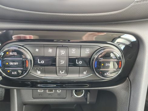 Used 2022 Buick Encore GX Select AWD/4WD image 28