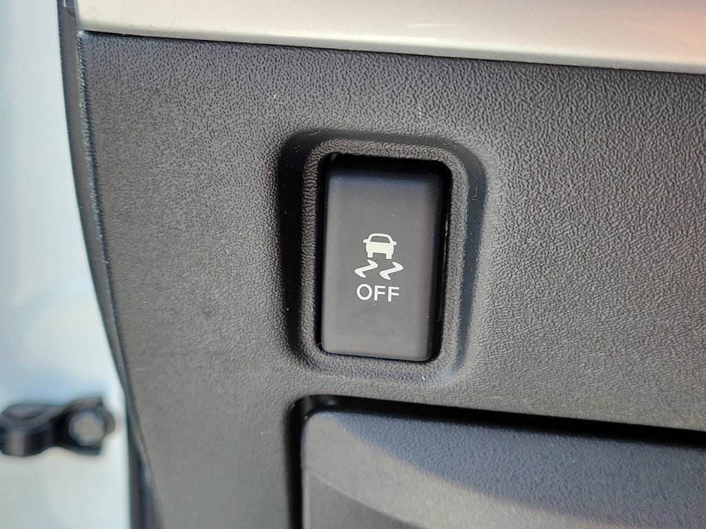Used 2012 Nissan Sentra 2.0 S FWD image 27