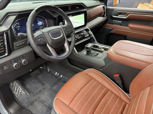 Used 2025 GMC Sierra 1500 Denali Ultimate image 10