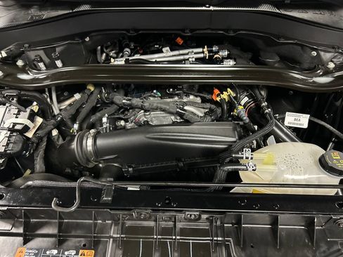 Used 2025 Ford Explorer ST-Line w/ ST-Line Street Pack image 27