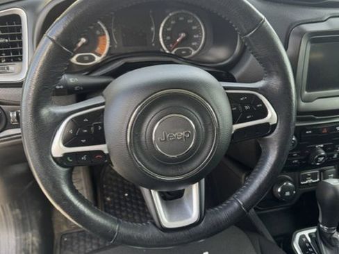 Used 2020 Jeep Renegade Latitude w/ Cold Weather Group image 27