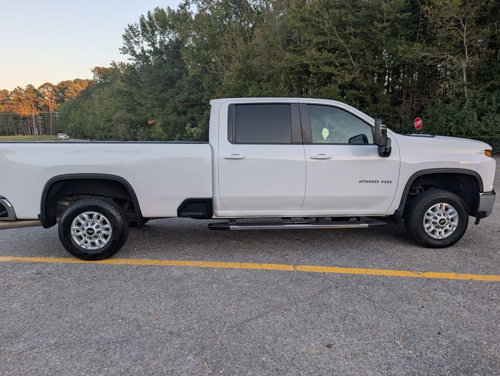 Used 2022 Chevrolet Silverado 2500 LT w/ Convenience Package AWD/4WD image 6