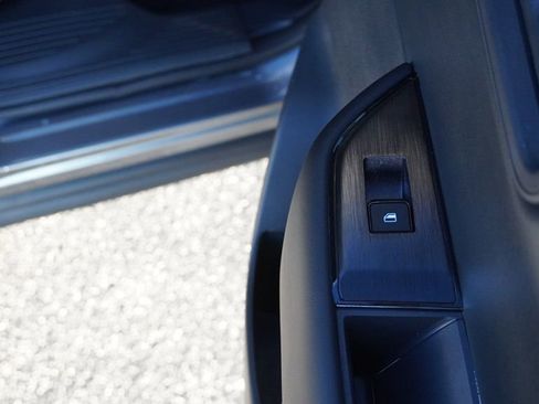 Used 2025 Nissan Rogue S image 20