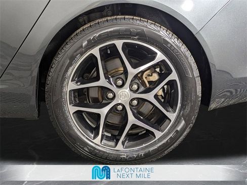 Used 2017 Buick Regal Sport Touring image 32