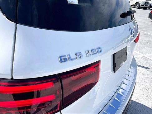 Used 2025 Mercedes-Benz GLB 250 image 30