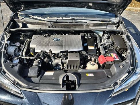 Used 2021 Toyota Prius LE image 32