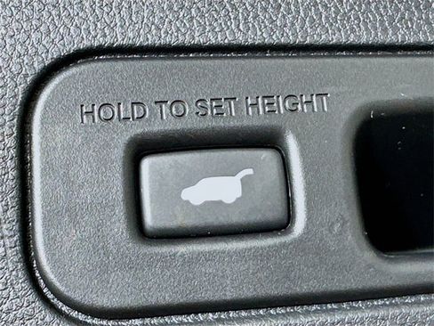 Certified 2025 Honda Pilot Touring image 13