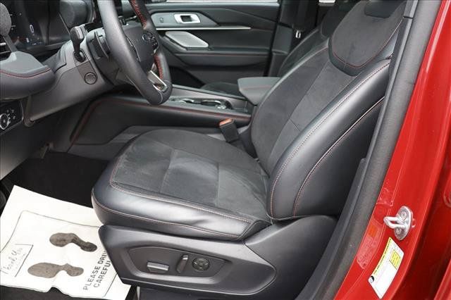 Used 2025 Ford Explorer ST AWD/4WD image 11