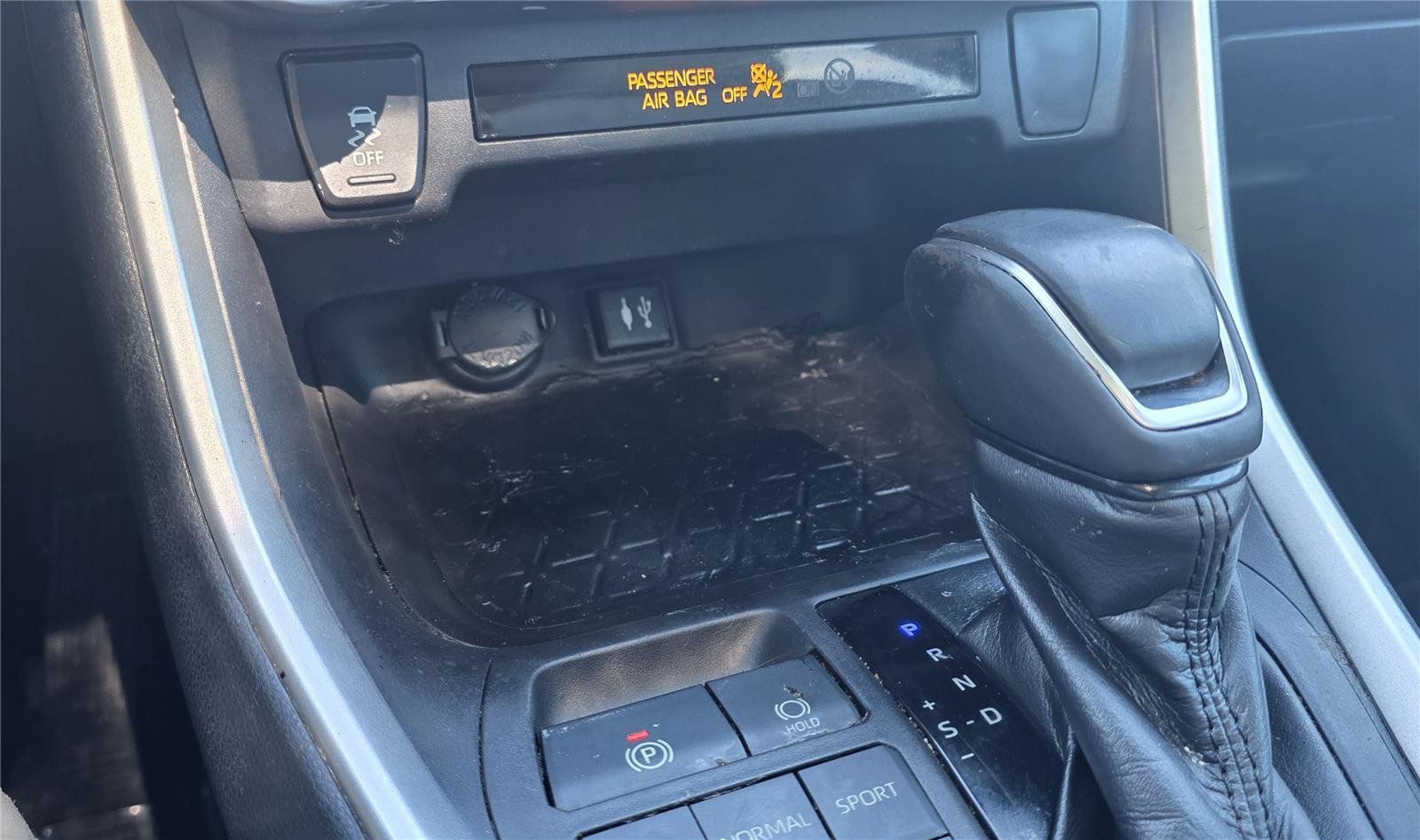 Used 2019 Toyota RAV4 XLE Premium w/ Carpet Mat Package FWD image 19