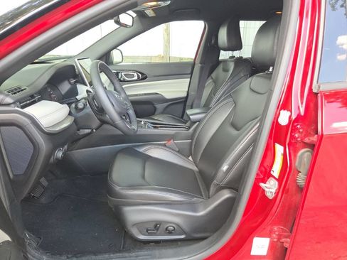 Used 2025 Jeep Compass Limited AWD/4WD image 3