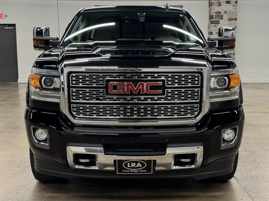 Used 2018 GMC Sierra 2500 Denali w/ Duramax Plus Package AWD/4WD image 2