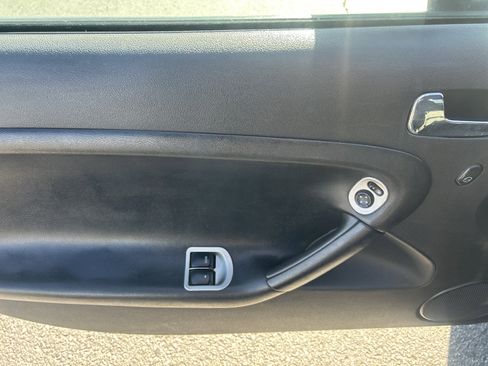 Used 2007 Pontiac Solstice w/ Preferred Package image 17