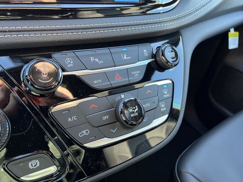 New 2026 Chrysler Pacifica Select image 30