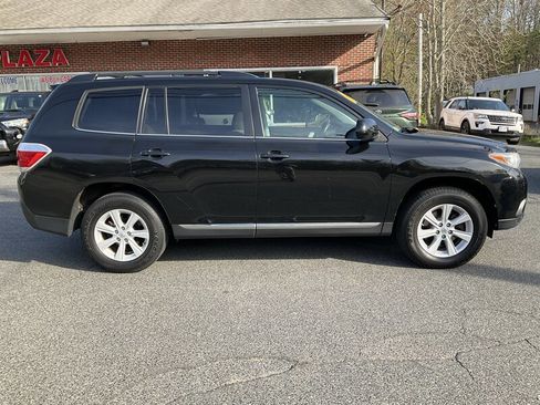 Used 2013 Toyota Highlander Plus AWD/4WD image 4