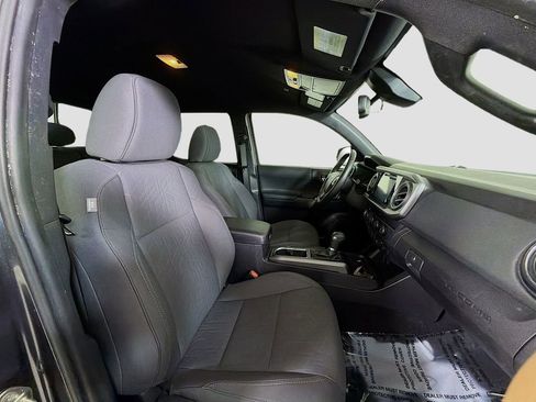 Used 2019 Toyota Tacoma TRD Sport image 28