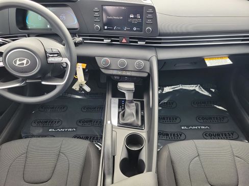 New 2026 Hyundai Elantra SE image 15