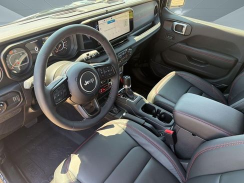 Used 2025 Jeep Wrangler Unlimited Rubicon AWD/4WD image 4