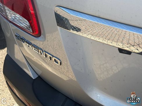 Used 2013 Kia Sorento LX w/ Convenience Pkg FWD image 10