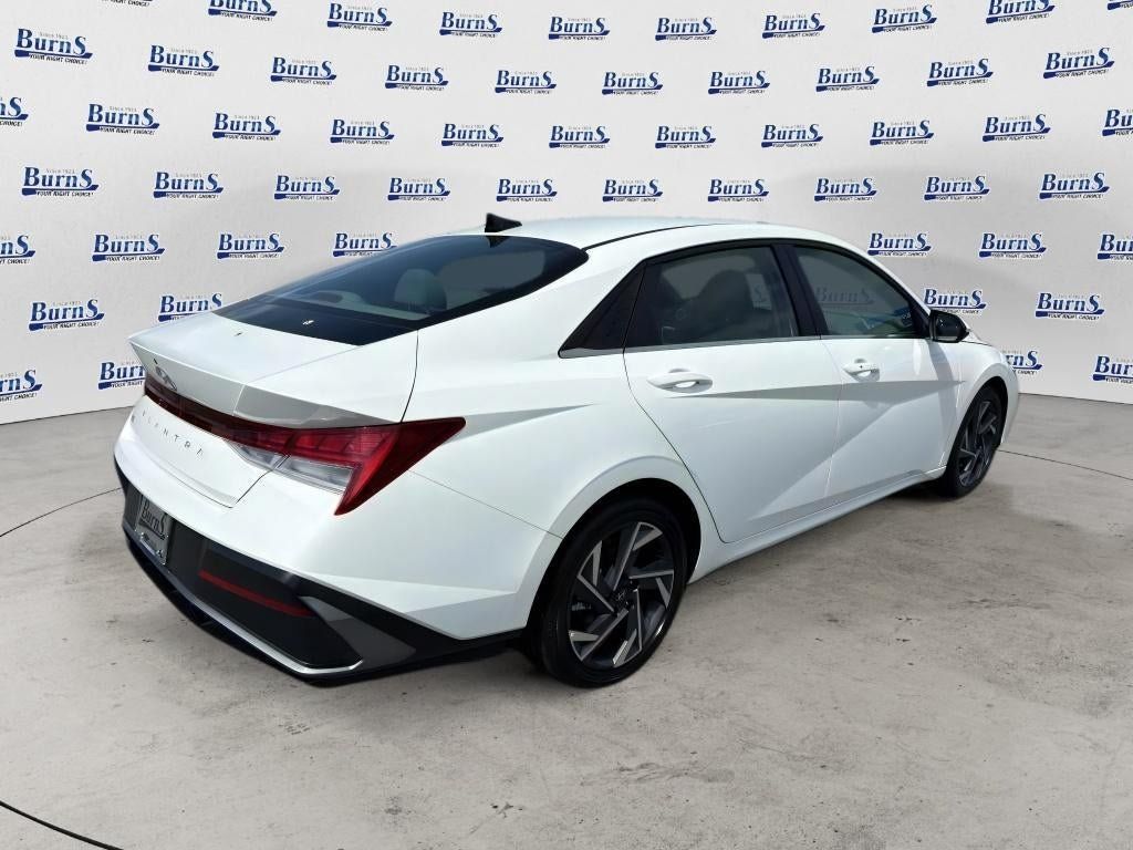 Used 2025 Hyundai Elantra SEL FWD image 7