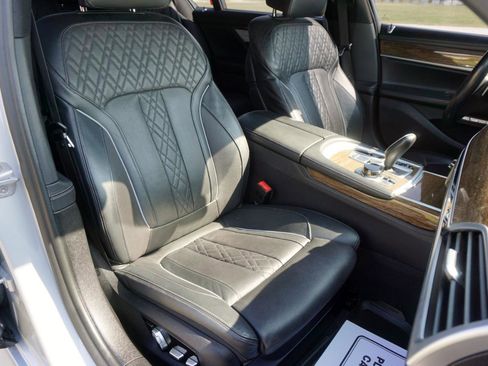 Used 2018 BMW 750i xDrive image 26