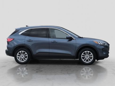 Used 2020 Ford Escape SE image 9
