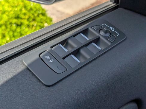 New 2026 Land Rover Discovery Sport Landmark AWD/4WD image 28