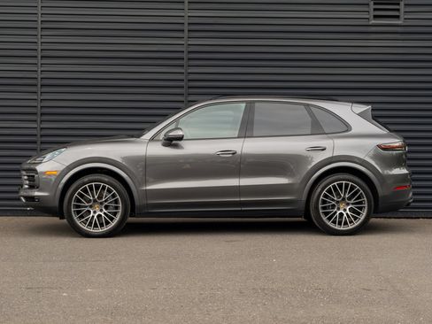 Certified 2023 Porsche Cayenne AWD/4WD image 2