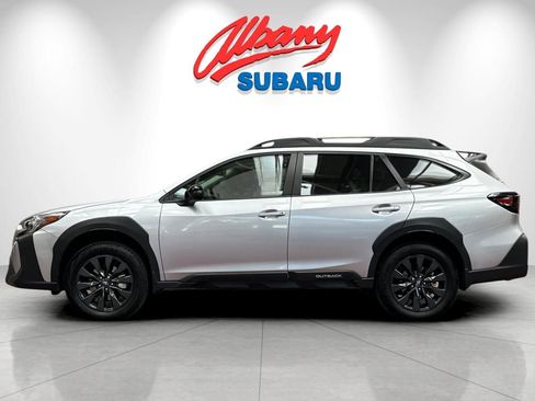 Used 2025 Subaru Outback Onyx Edition image 8