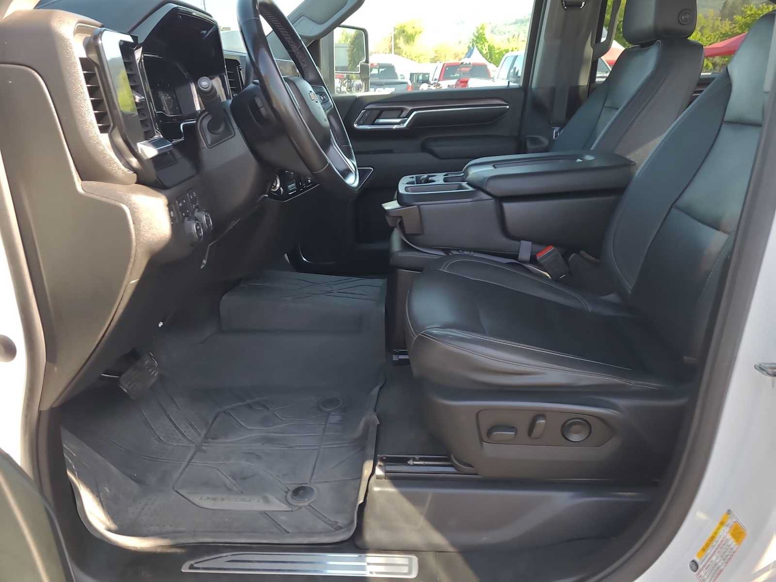 Used 2024 Chevrolet Silverado 2500 LTZ AWD/4WD image 19