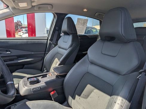 Used 2025 Nissan Ariya AWD image 7