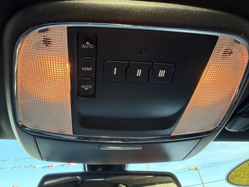 Used 2018 Dodge Charger SXT Plus w/ Blacktop Package image 39