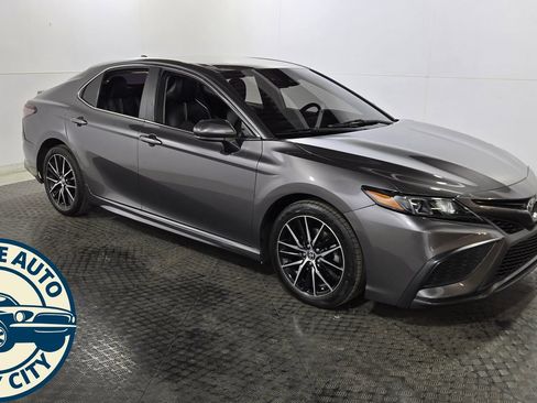 Used 2021 Toyota Camry SE FWD image 9