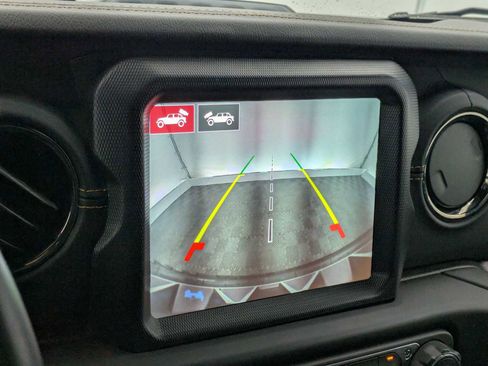 Used 2023 Jeep Wrangler Unlimited Sahara image 31