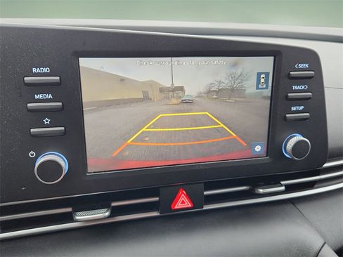 Certified 2023 Hyundai Elantra SE image 21