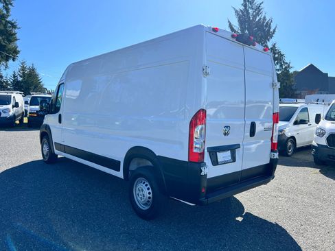 Used 2025 RAM ProMaster 2500 w/ Convenience Group image 5