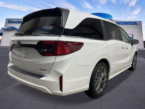 New 2026 Honda Odyssey Touring image 5