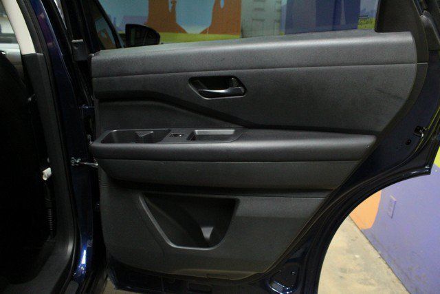 Used 2025 Nissan Pathfinder SV FWD image 12