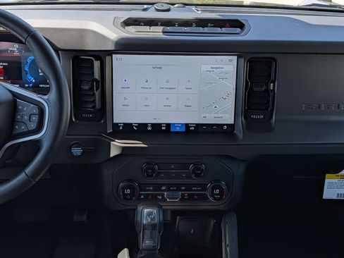 Used 2025 Ford Bronco Badlands AWD/4WD image 34