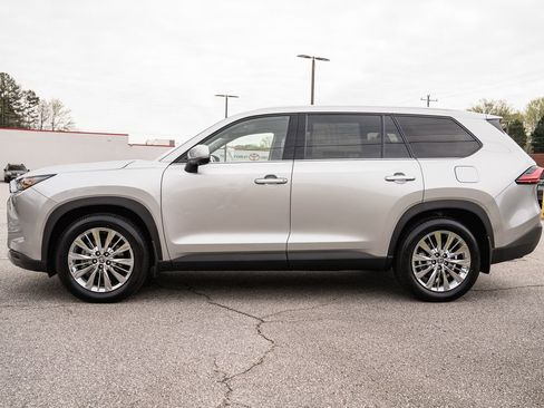 Used 2024 Toyota Grand Highlander Platinum image 4