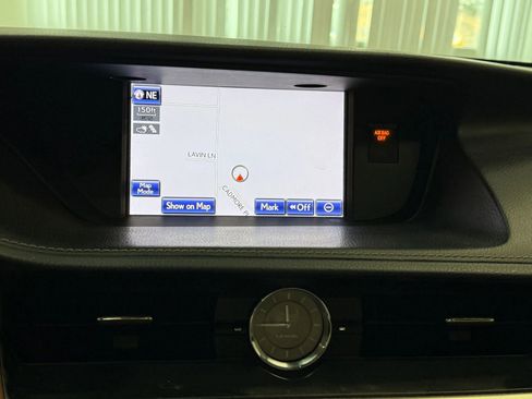 Used 2013 Lexus ES 300h image 29