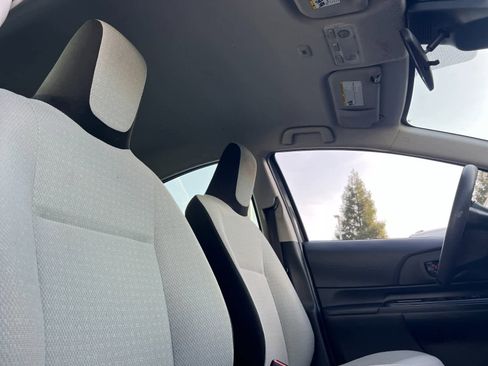 Used 2018 Toyota Prius C One image 18